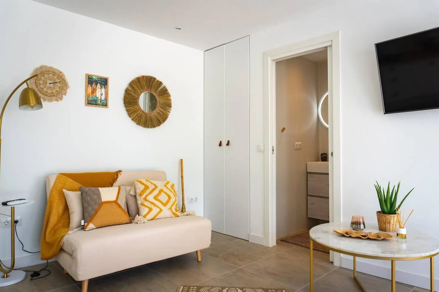 Chic Beach House 1 En Benalmdena Por El Trocader Benalmadena 0*,  Spain